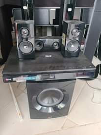A picture of LG BLU RAY. mziki mnene mshine iko safii Ina spica.