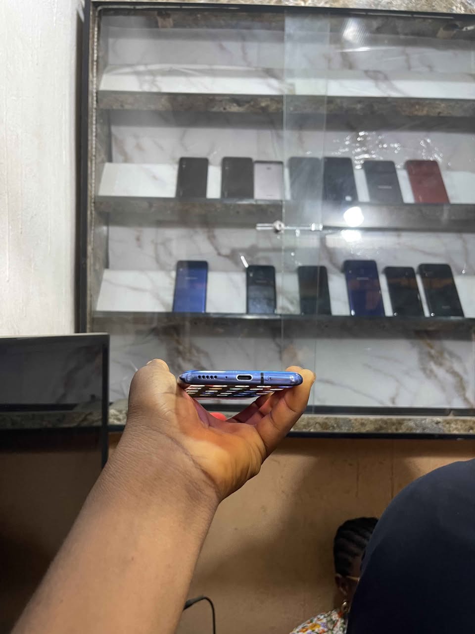 A picture of OnePlus 7pro 8gb 256gb