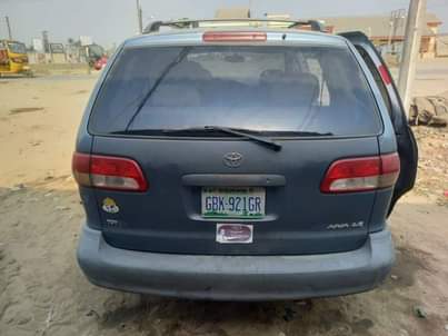 A picture of 2002 Toyota Sienna Le