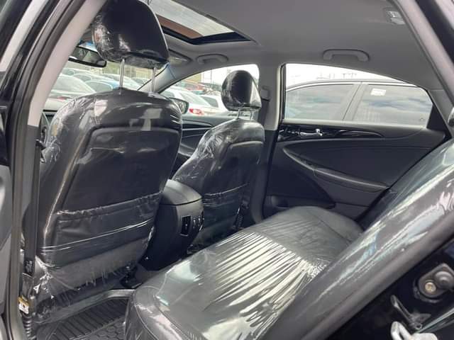 A picture of HYUNDAI SONATA 2012 SPECS FOREIGN USED KEYLESS FIRST BODY NEAT