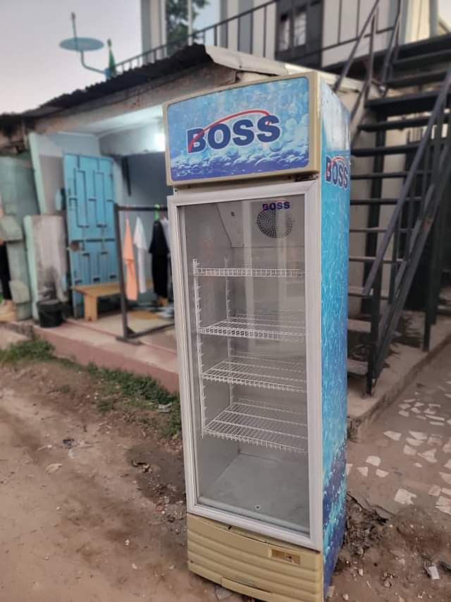 A picture of Boss friji litre 329. Bei. 650000 location Ubungo piga 0789371473