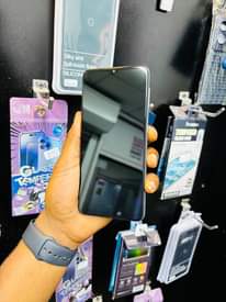 A picture of Samsung A32 128GB RAM 4 clean sana nataka 220 000Tzs
