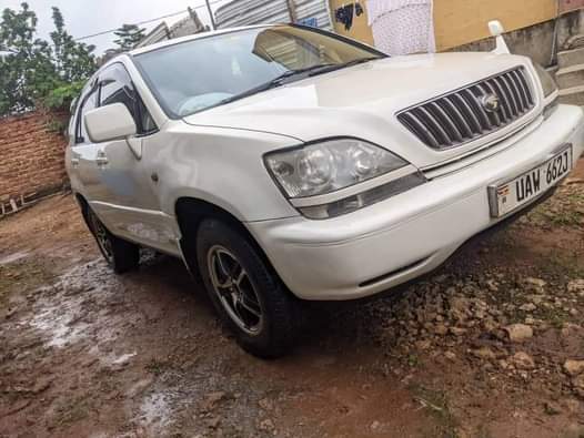 A picture of TOYOTA HARRIER 11 500 000 3.0CC 2000 MODEL BUY AND
