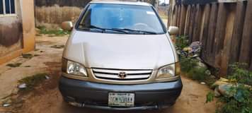A picture of 2001 Toyota Sienna
