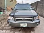 A picture of Toyota Highlander 06