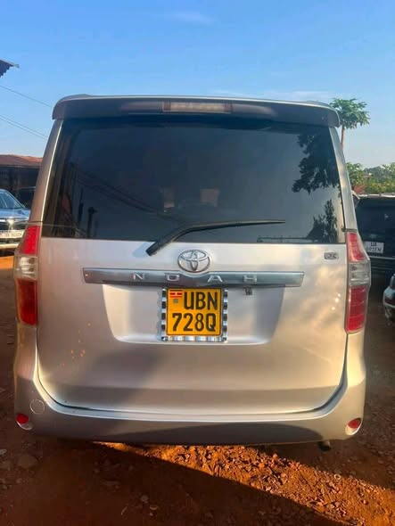 A picture of Toyota Noah 30m money needed