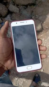 A picture of OPPO F1s