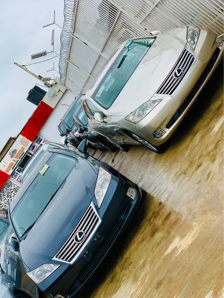 A picture of 2 UNITS OF 2011 LEXUS ES 350 AVAILABLE