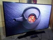 A picture of UK used Samsung 55 inches 4K Smart TV and Remote