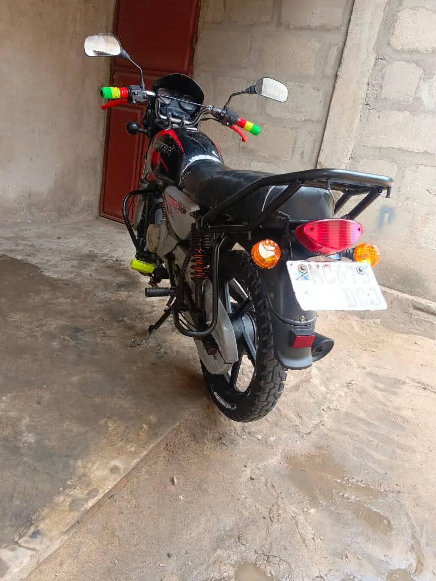 A picture of Boxer 125