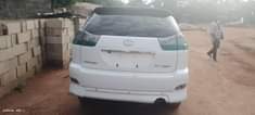 A picture of Lexus RX 330 baked on first body engine and gear