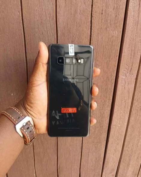 A picture of Samsung Galaxy s10 0663654041