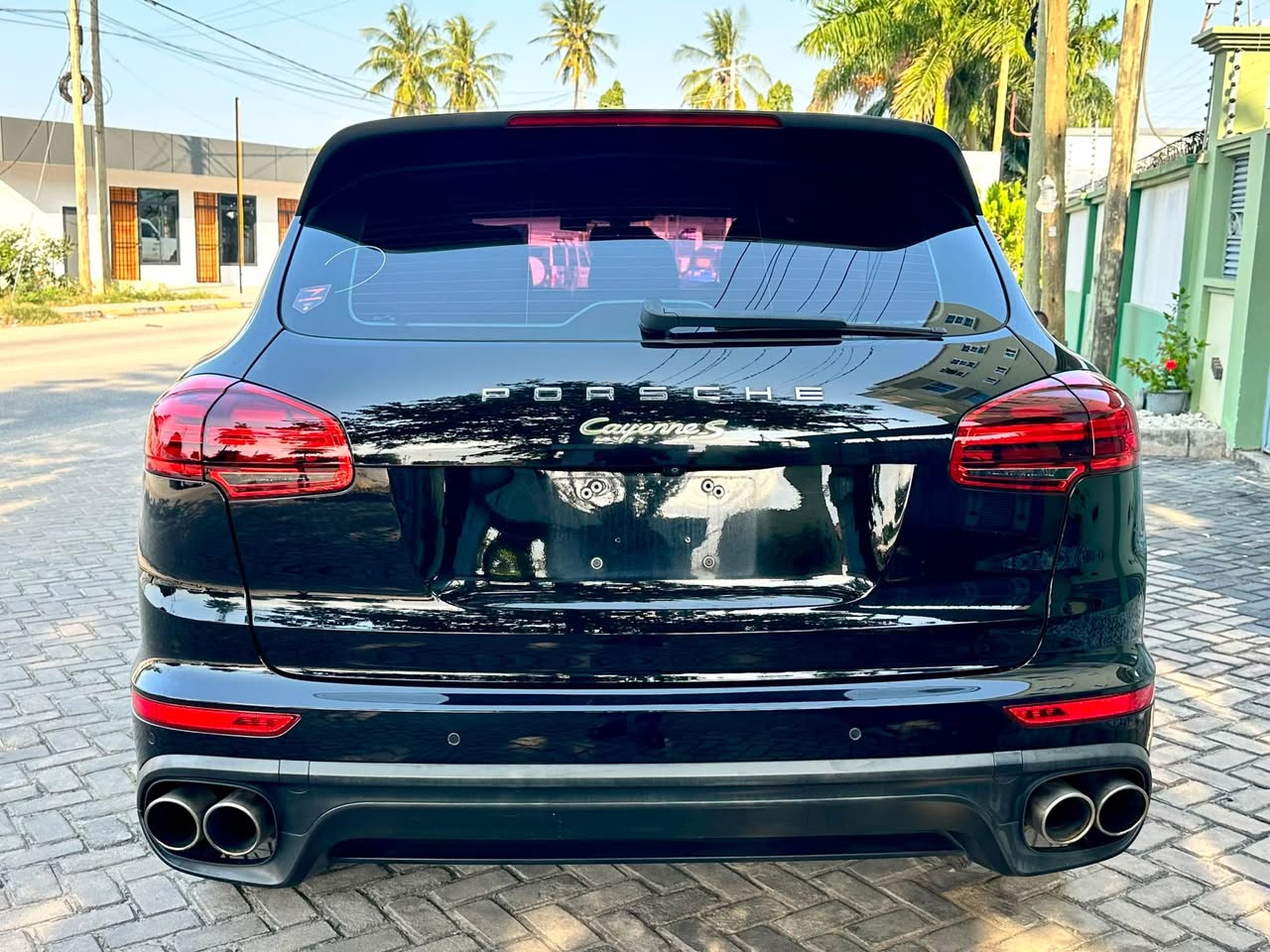 A picture of PORSCHE CAYENNE 2016
