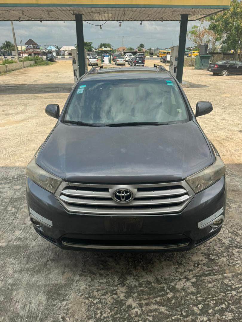 A picture of Toyota highlander2013