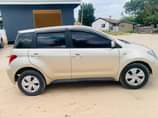 A picture of Toyota ist 7 5 milion