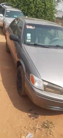 A picture of TOYOTA CAMRY 1999 USED