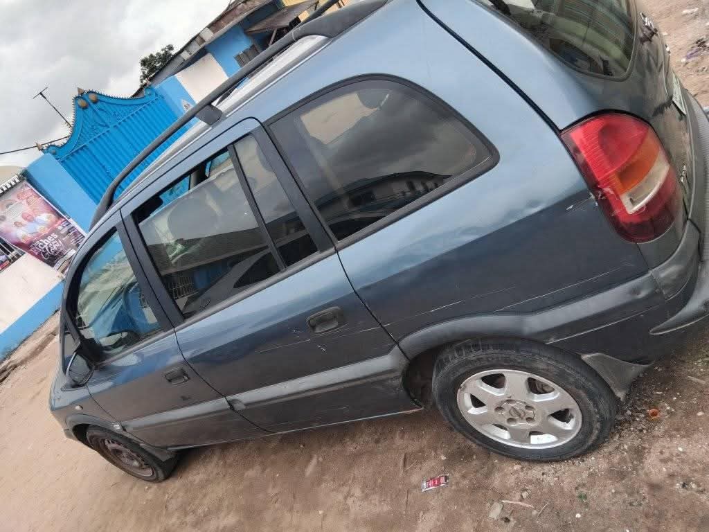 A picture of 2003 Opel zafara