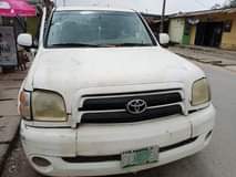 A picture of Neatly used 04 Tundra