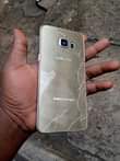 A picture of Nauza Samsung S6 edge plus ina creek isiosumbua nataka 110k