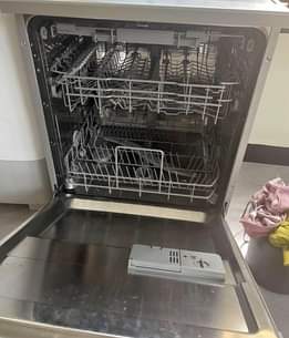 A picture of DISH WASHER MASHINE YA KUOSHA VYOMBO ina osha ina suuza