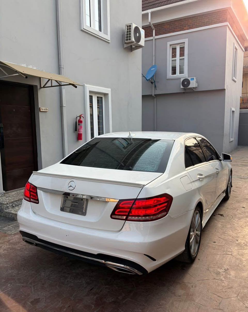 A picture of Mercedes Benz E350 Full option