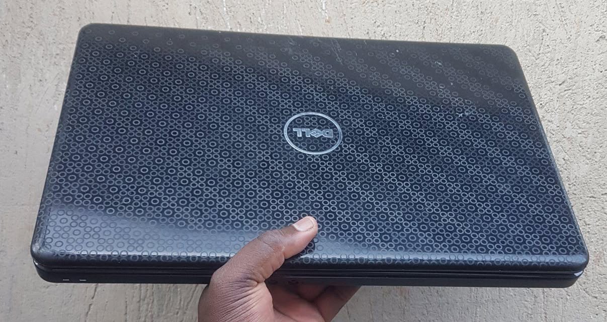 A picture of Dell laptop