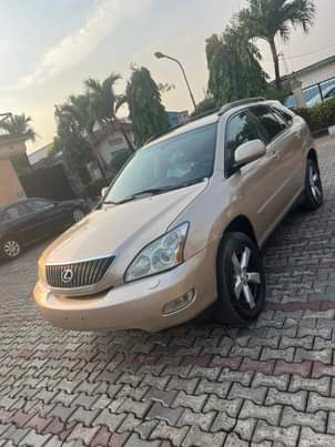 A picture of Rx 330 05 model Tokunbo standard very sharp everything is