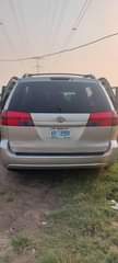 A picture of Toyota sienna 05