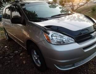 A picture of 2005 Belgium standard 05 Toyota Sienna Sienna