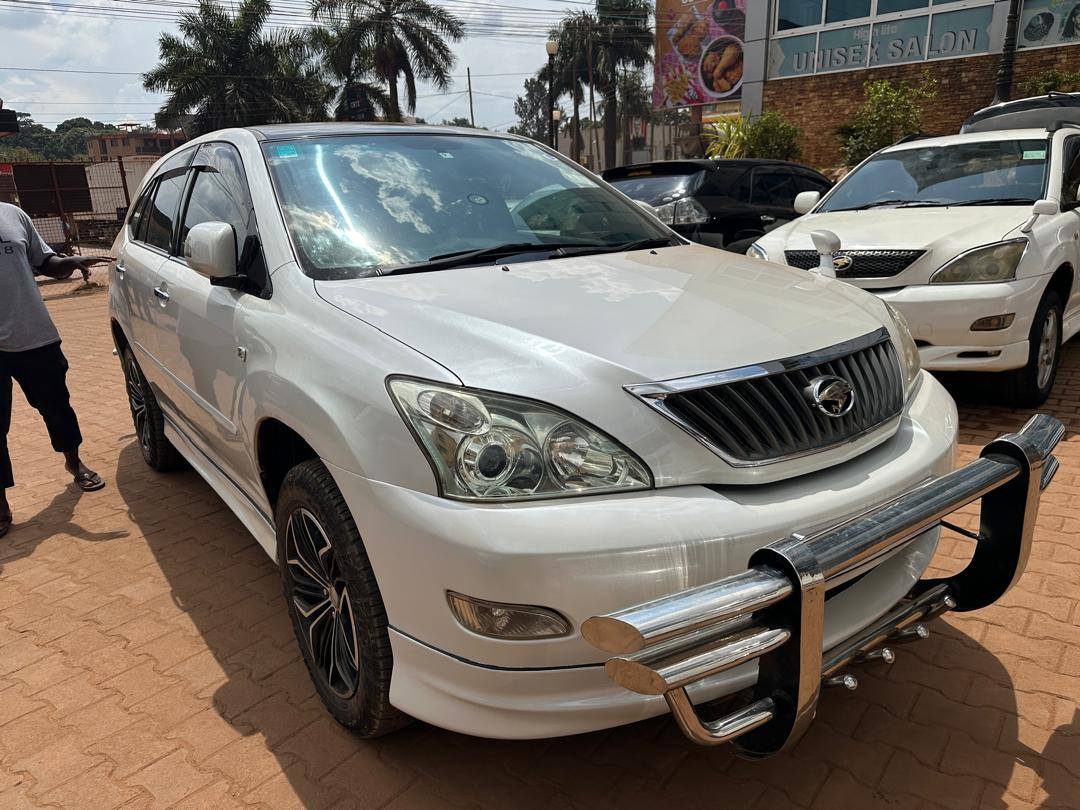 A picture of Toyota Harrier 2010 UGX 46 000 000