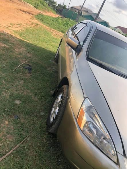 A picture of 05 Honda accord EOD engine is perfect Ac is chilling