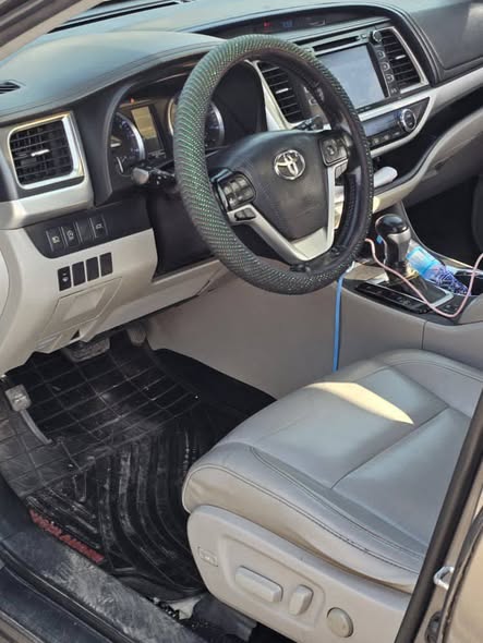 A picture of DISTRESS 2018 TOYOTA HIGHLANDER XLE