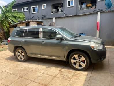 A picture of Distress sale Super clean Toyota Highlander 2009 model full option