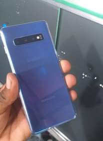 A picture of Samsung S10 plus