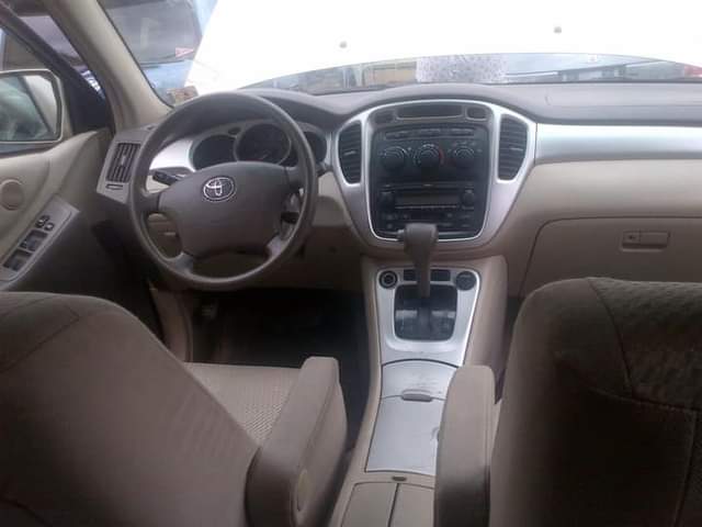 A picture of Tokunbo 2004 Toyota Highlander For Sale Seller Calling ID 2347073191012