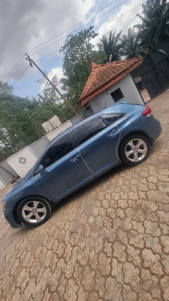 A picture of 2010 registered Toyota Venza Thumbstart Panoramic roof