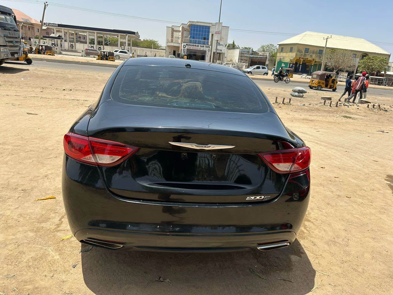 A picture of DISTRESS SALE kano Very clean Chrysler 2015 model with duty