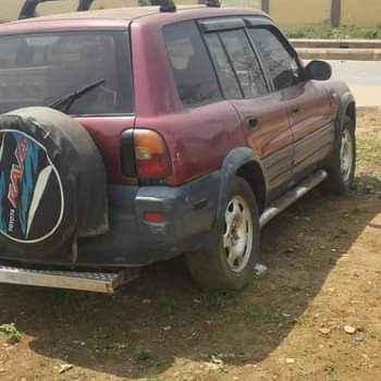 A picture of Toyota Rav 2000 registered