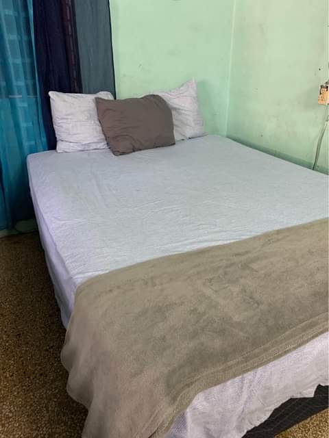 queen size bed