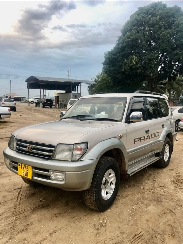 A picture of TOYOTA PRADO 1KZ BEI 15.80792198402