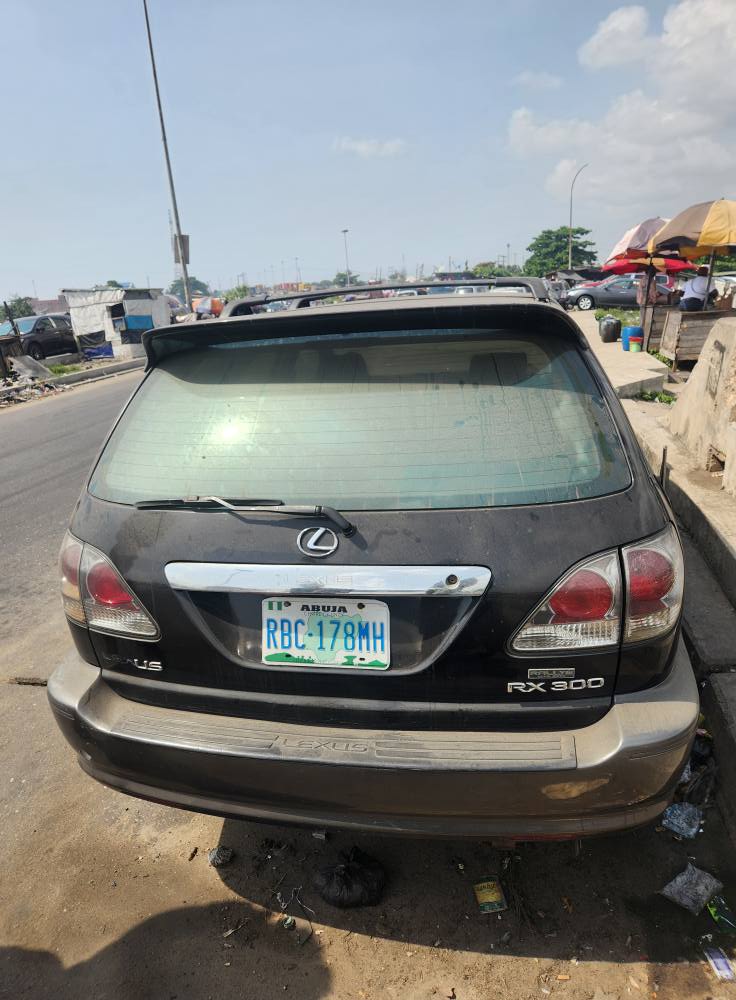 A picture of Lexus RX350 2001