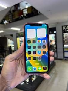 A picture of iPhone 11 128gb at 950000 call on 0753430863