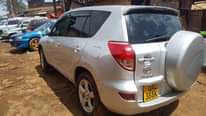 A picture of Rav4 4sale call me on 256751331103 or what app is