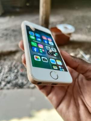 A picture of iPhone 5SE GB32 