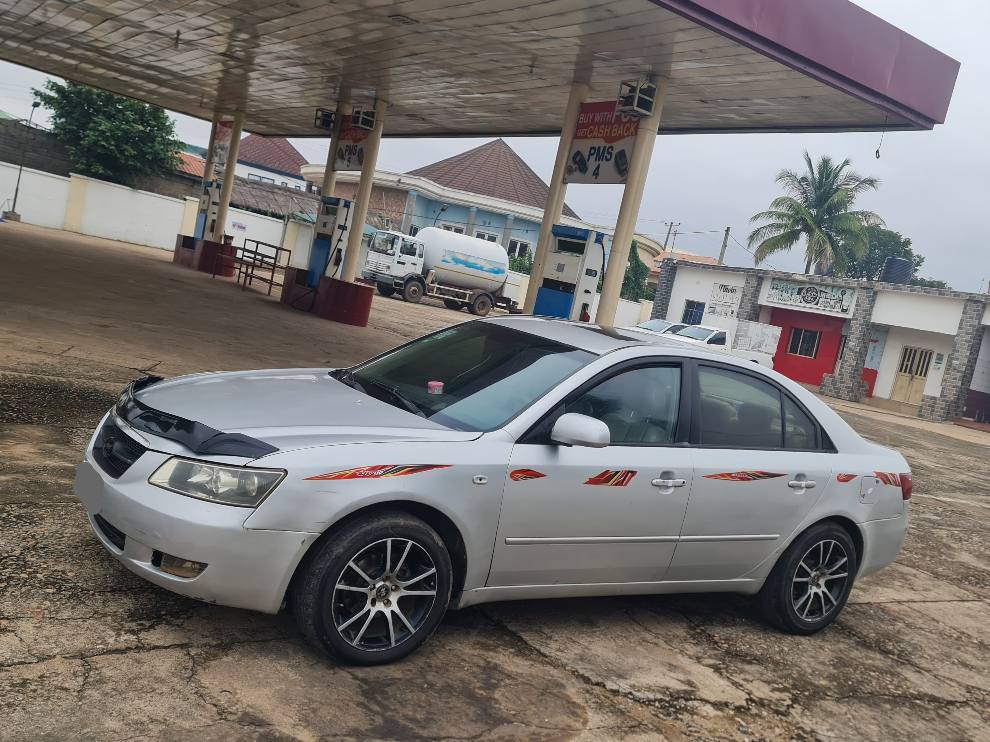 A picture of 2008 Hyundai Sonata in Pristine Condition. Untampered Engine and Gear.