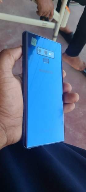 A picture of Samsung note 9