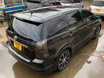 A picture of Toyota Wish naiuza