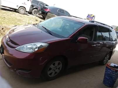 A picture of Toyota Sienna 2008