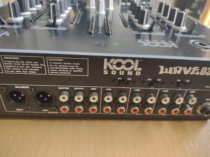 A picture of dj mixer