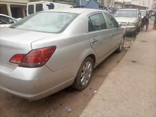 A picture of Toyota Avalon 2008